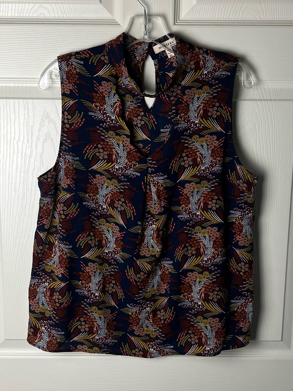 Monteau Navy Floral-Print Sleeveless Keyhole Blouse